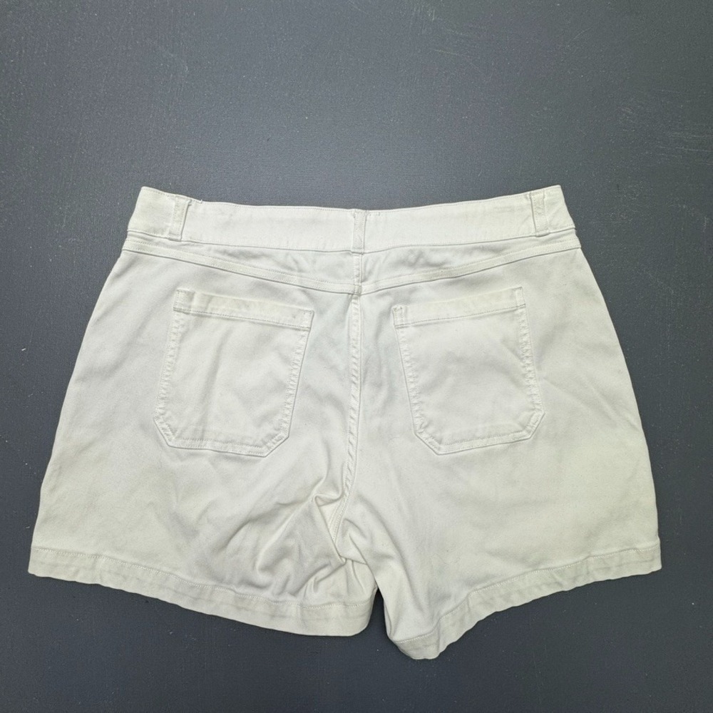 Spanx Shorts Women's XL White Chino Stretch Mid Rise Casual Streetwear 5" Inseam - Picture 3 of 7